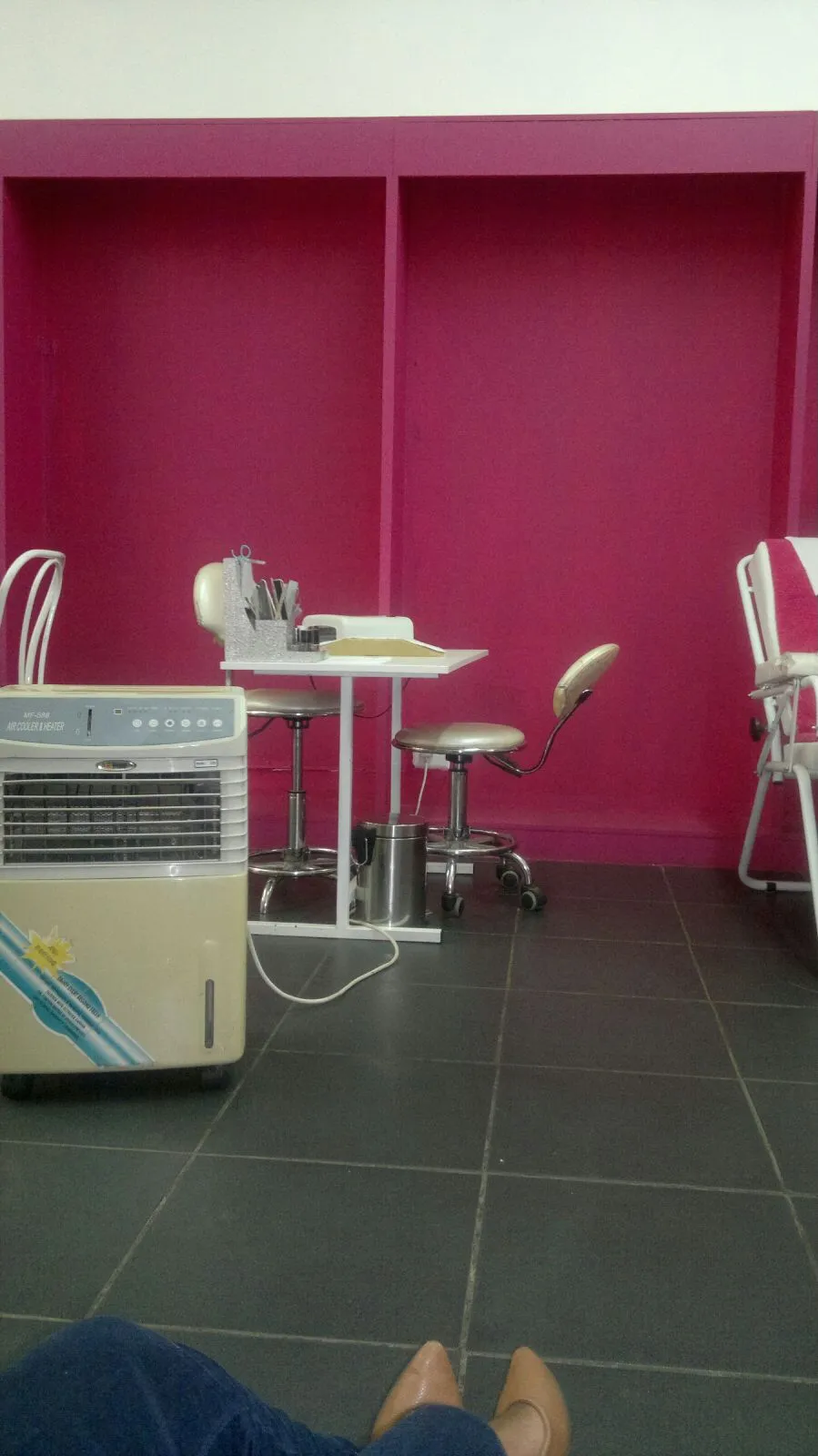 Femanine Hair and Beauty Salon photo 3