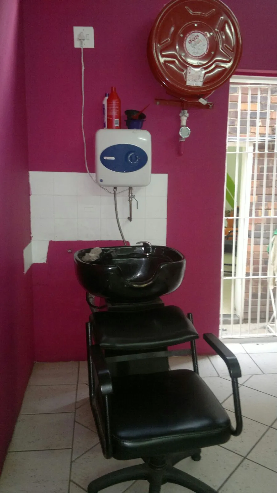 Femanine Hair and Beauty Salon photo 4