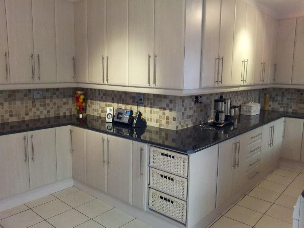 ADVANCED BUILT-IN CUPBOARDS photo 2