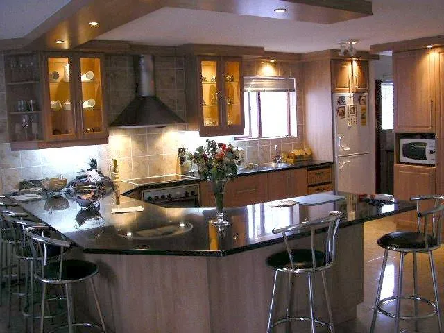 ADVANCED BUILT-IN CUPBOARDS photo 3